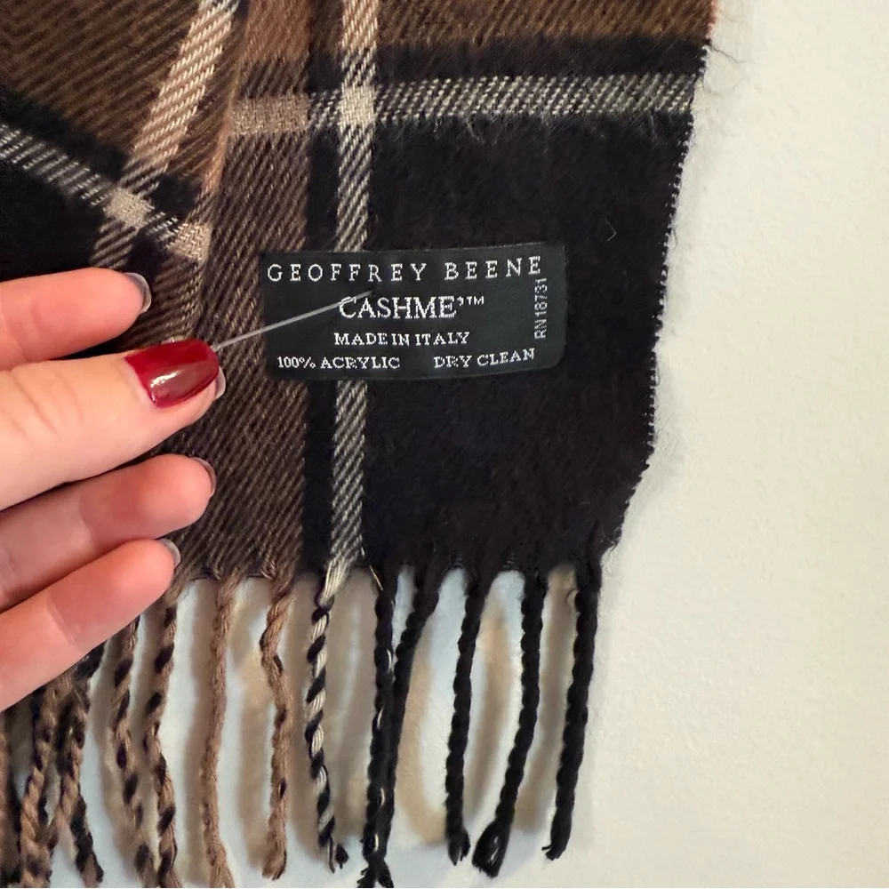 Geoffrey Beene Black and Brown Plaid cashme Scarf